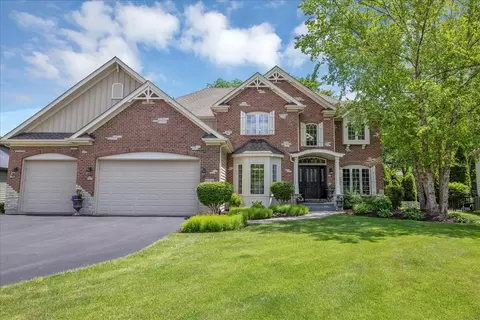 719 Evergreen Ln, Sugar Grove, IL 60554