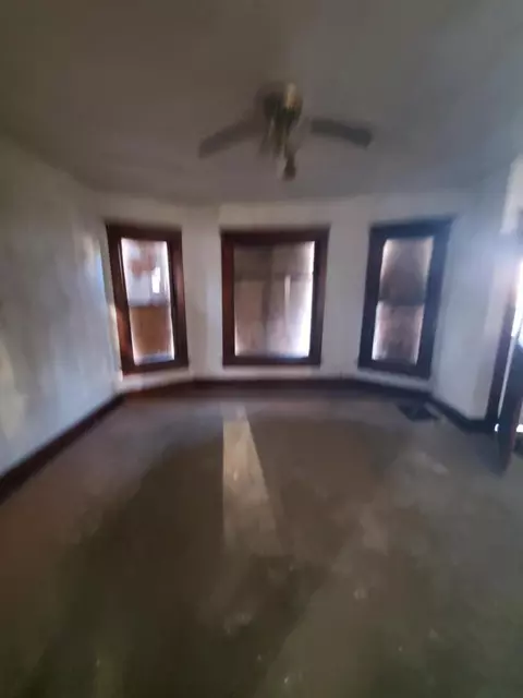Living - 902 S Oak Ave, Freeport, IL 61032 photo 1 of 1