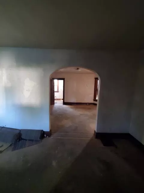 Entry Way - 902 S Oak Ave, Freeport, IL 61032 photo 2 of 2