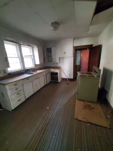 Kitchen - 902 S Oak Ave, Freeport, IL 61032 photo 1 of 1