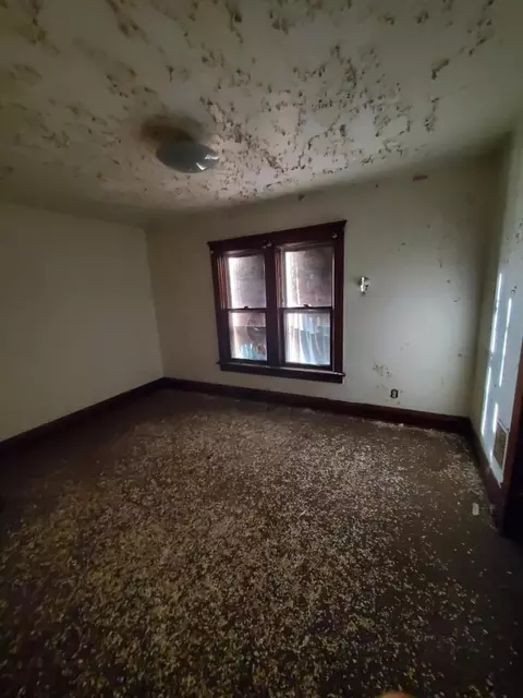 Bedroom - 902 S Oak Ave, Freeport, IL 61032 photo 1 of 3