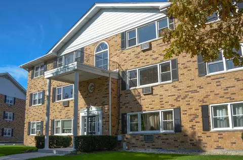 8802 45th Pl #10, Brookfield, IL 60513