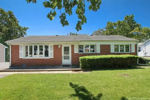 17777 W Kewaunee Dr, Grayslake, IL 60030