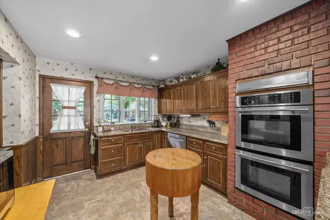145 Ingleside Ave, Aurora, IL 60506 photo 6