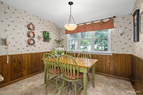 145 Ingleside Ave, Aurora, IL 60506 photo 4