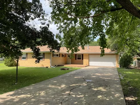 1809 Mcdonald Dr, Champaign, IL 61821