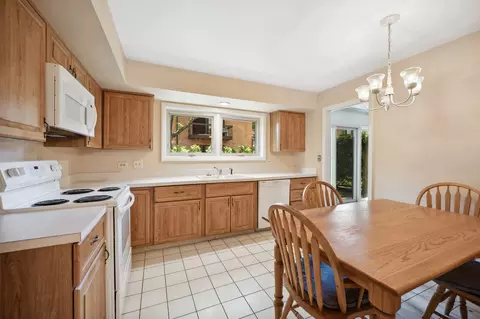 1809 Wildberry Dr #E, Glenview, IL 60025 photo 5