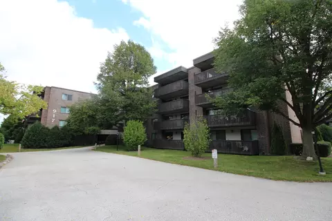 917 Vose Dr #206, Gurnee, IL 60031