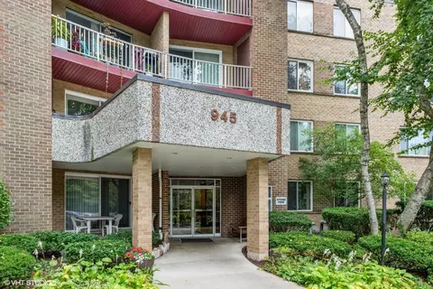945 E Kenilworth Ave #327, Palatine, IL 60074