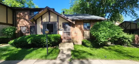 1 S292 Windsor Ln, Villa Park, IL 60181