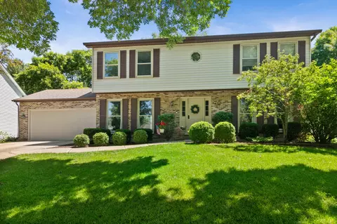 932 Piedmont Cir, Naperville, IL 60565
