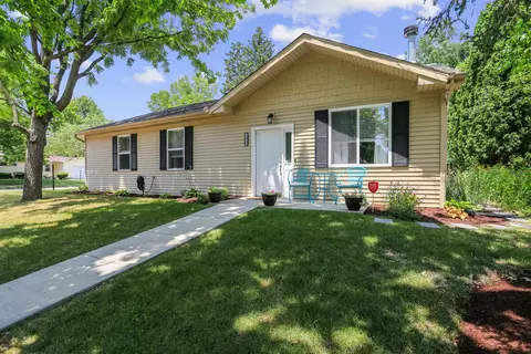 2014 Winchester Dr, Champaign, IL 61821