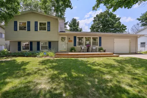 2105 Barberry Dr, Champaign, IL 61821