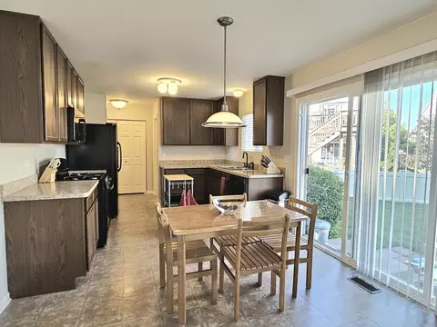 906 Timber Springs Dr, Joliet, IL 60432 photo 3