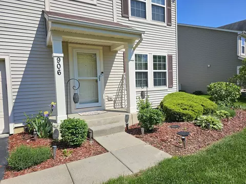 906 Timber Springs Dr, Joliet, IL 60432 photo 2