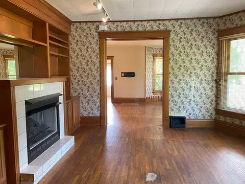 Living - 410 W 2nd St, Lostant, IL 61334 photo 4 of 5
