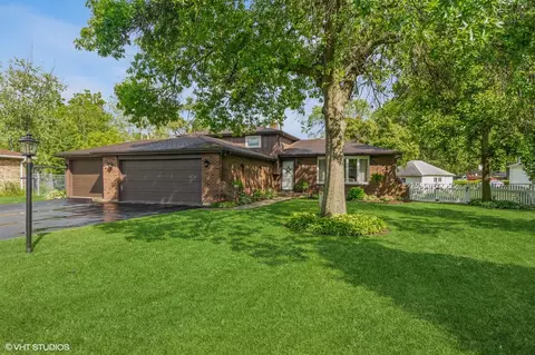 30 Joe Orr Ct, Crete, IL 60417