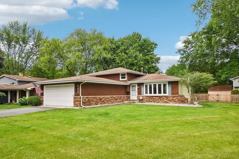 263 Bay Colony Dr, Naperville, IL 60565