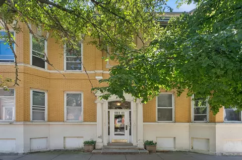 1443 W Waveland Ave #2, Chicago, IL 60613