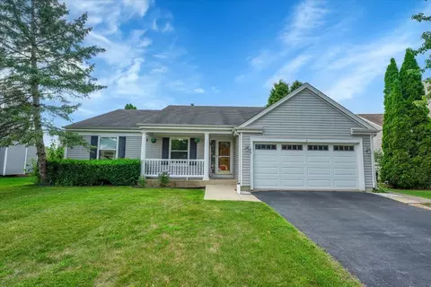 64 Mckinley Ln, Streamwood, IL 60107