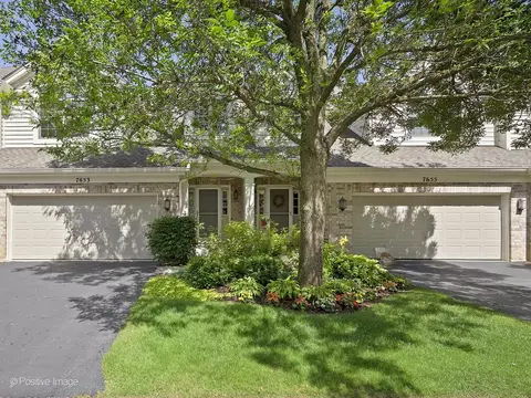 7653 Creek Side Ln, La Grange, IL 60525