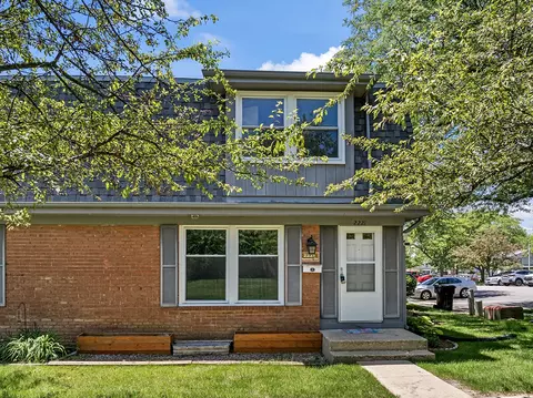 2221 Ramsey Cir, Schaumburg, IL 60194