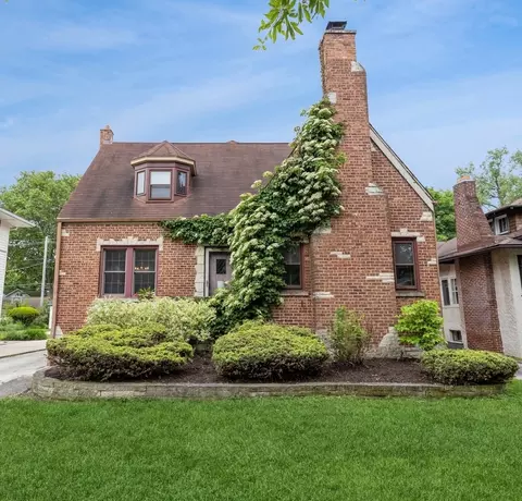 253 Gage Rd, Riverside, IL 60546