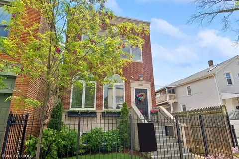 2121 W Race Ave, Chicago, IL 60612