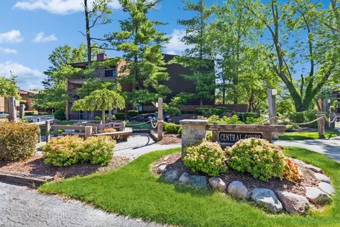14515 Central Ct #PH3, Oak Forest, IL 60452