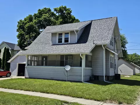 606 E 4th St, Sterling, IL 61081