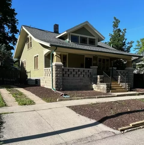 703 E Front St, Bloomington, IL 61701