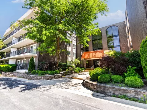 9529 Bronx Ave #201, Skokie, IL 60077