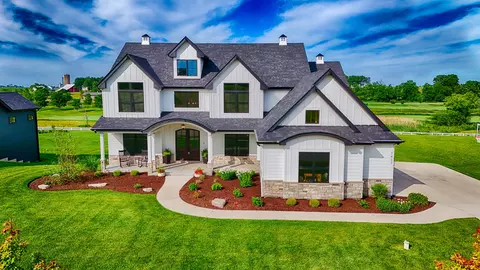 7437 Clubhouse Dr, Yorkville, IL 60560