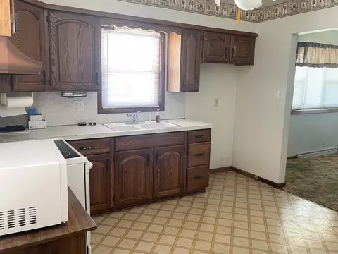 Kitchen - 712 Henry St, Peru, IL 61354 photo 2 of 2