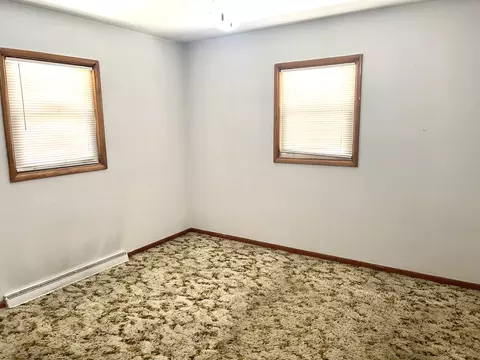 Bedroom - 712 Henry St, Peru, IL 61354 photo 2 of 3