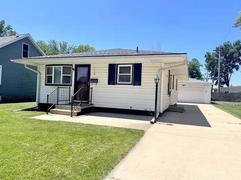 712 Henry St, Peru, IL 61354