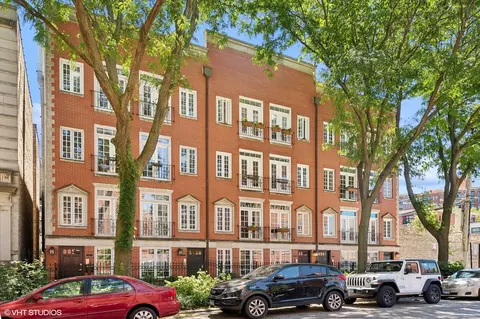 739 W Aldine Ave #3, Chicago, IL 60657