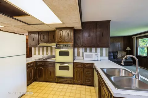 Kitchen - 167 Maplewood Rd, Riverside, IL 60546 photo 1 of 1