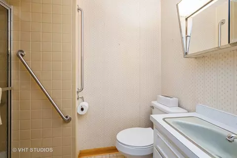 Bath - 167 Maplewood Rd, Riverside, IL 60546 photo 1 of 2