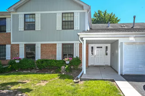 1301 Williamsburg Dr #D1, Schaumburg, IL 60193