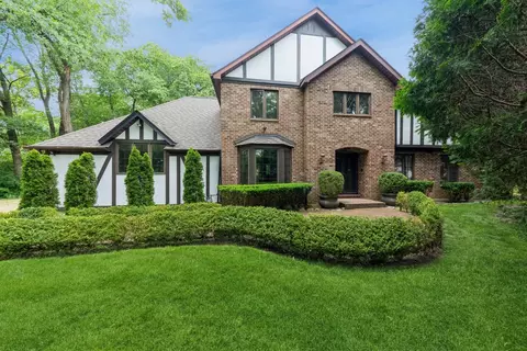 2220 Hawthorne Ln, Waukegan, IL 60087
