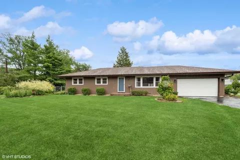 2 Northcrest Rd, Lake Zurich, IL 60047