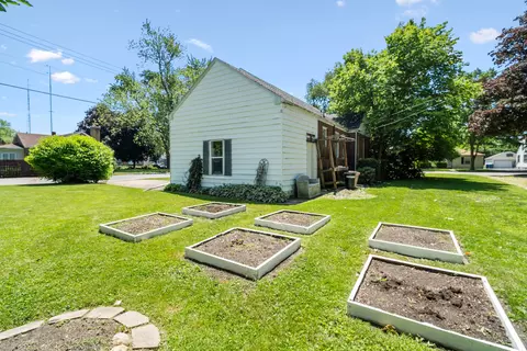 Exterior - 1302 NW Circle Dr, Kankakee, IL 60901 photo 5 of 7