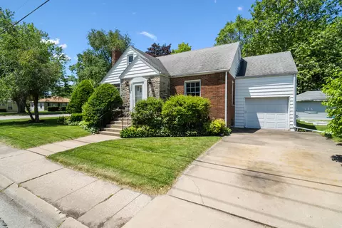 Exterior - 1302 NW Circle Dr, Kankakee, IL 60901 photo 2 of 7