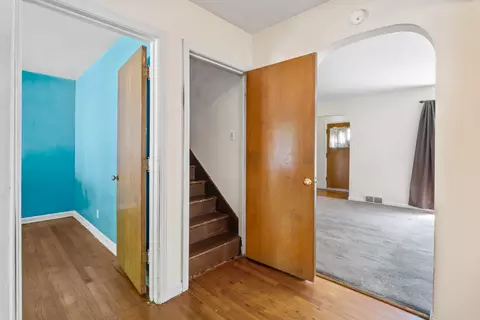 Entry Way - 1302 NW Circle Dr, Kankakee, IL 60901 photo 1 of 4
