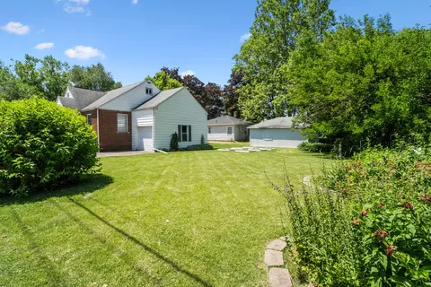Exterior - 1302 NW Circle Dr, Kankakee, IL 60901 photo 3 of 7