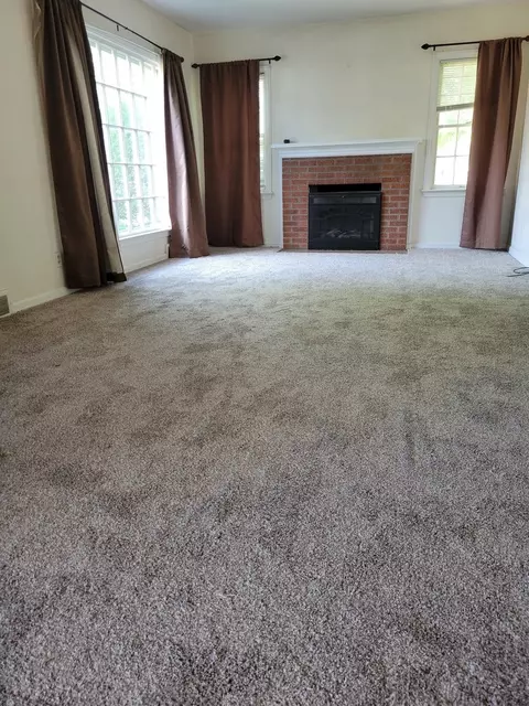 Living - 1302 NW Circle Dr, Kankakee, IL 60901 photo 7 of 8