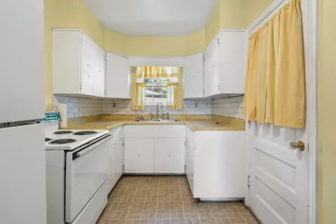 Kitchen - 1302 NW Circle Dr, Kankakee, IL 60901 photo 1 of 2