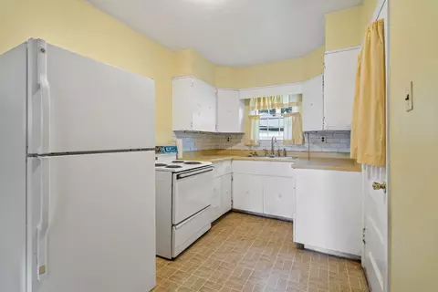 Kitchen - 1302 NW Circle Dr, Kankakee, IL 60901 photo 2 of 2