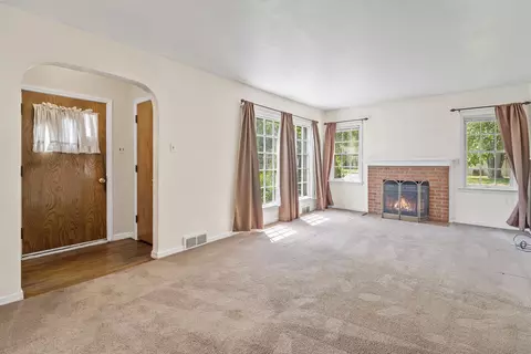 Living - 1302 NW Circle Dr, Kankakee, IL 60901 photo 1 of 8